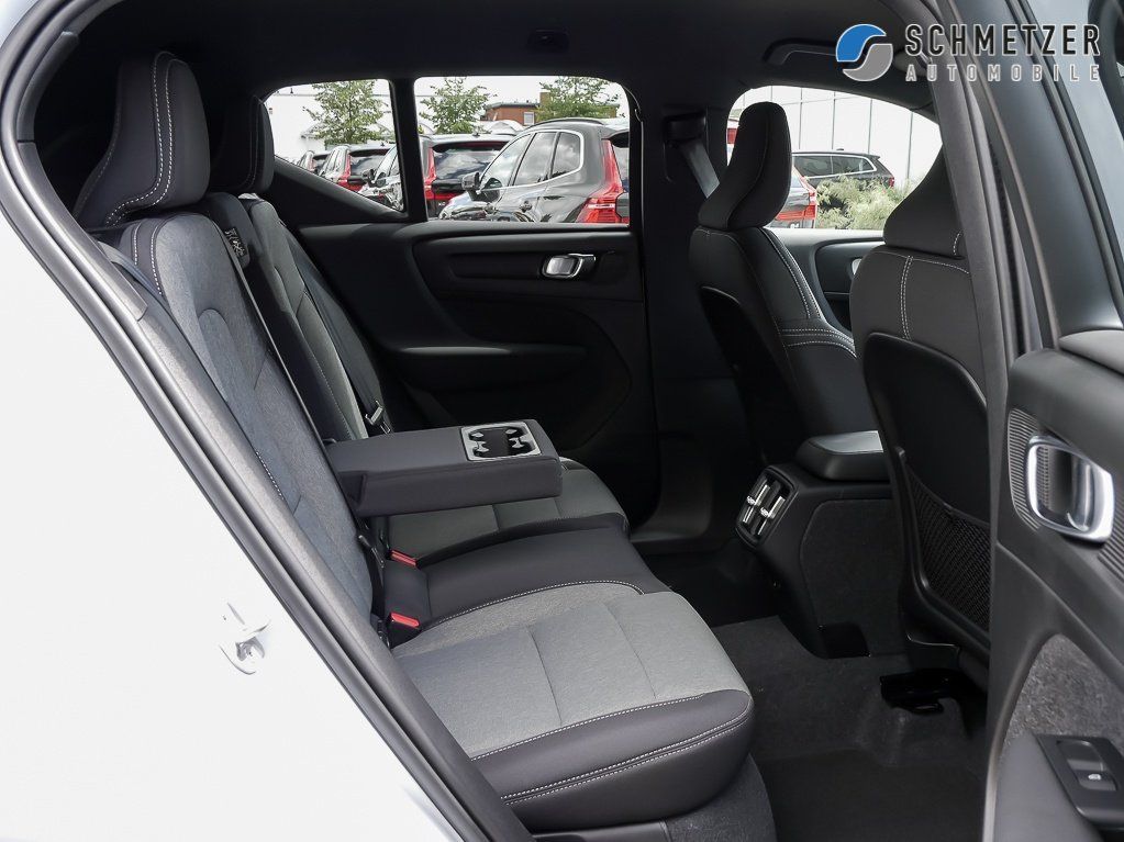 Volvo  T2+Core+Carplay+E-Heckklappe+SHZ+LM+Carplay+