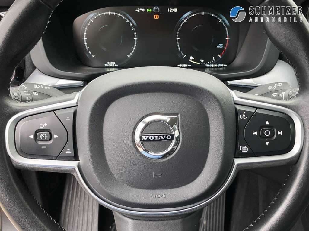 Volvo  +D4+Momentum Pro+R-Kamera+CarPlay+AHK sem. ++