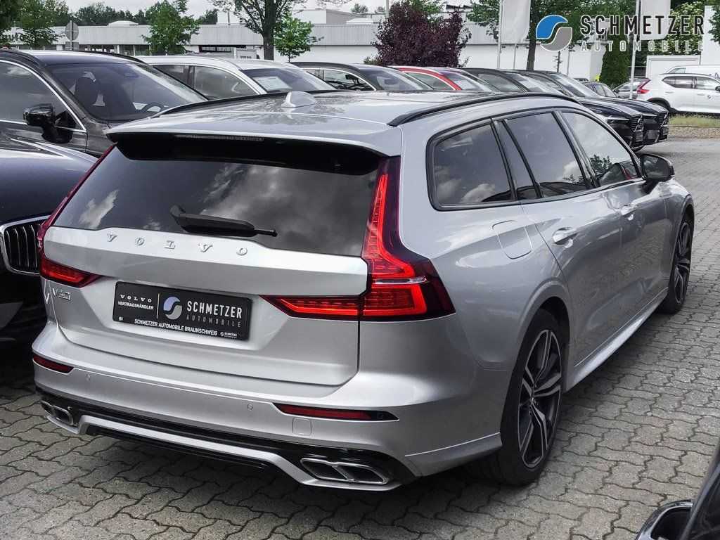 Volvo  +T6+AWD+Recharge+R-Design+Panorama+AHK semi