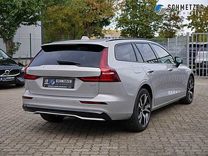 Volvo  +B4+Mild-Hybrid+Diesel+Plus+Dark+R-Kamera+LED